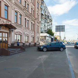 stylish-apartment-on-podol.hotels-of-kiev.com/